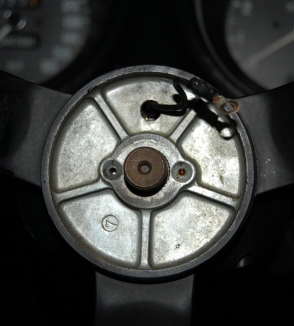 DailyDatsun-240z-steering-wheel